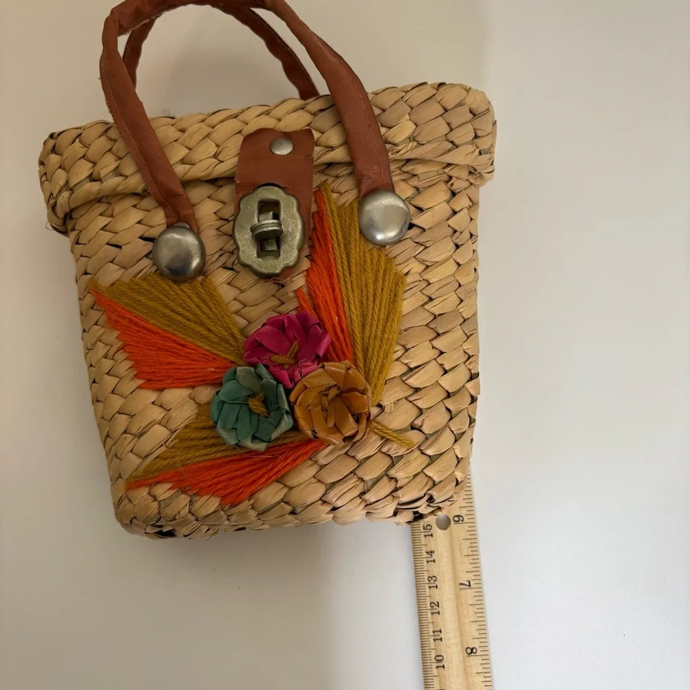VINTAGE Mexican Tourista Hand Woven Straw Mini Bag Basket turn lock - Picture 9 of 10